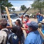 Con palos y machetes golpean a periodistas en la Cámara de Diputados de Oaxaca