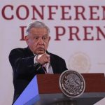 Amenaza AMLO a juez incómodo que frenó plan educativo de SEP