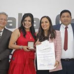 Gobierno de Oaxaca reconoce trayectoria de empleados; entrega medallas de oro y plata