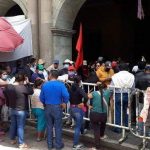 Organizaciones radicales secuestran a trabajadores en el Palacio de Gobierno