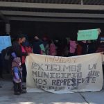 Pobladores de Xochiltepec retienen a trabajadores del INPI