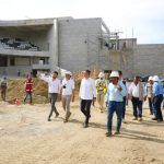 En gira de trabajo por la Costa Supervisa Alejandro Murat construcción del Foro Huatulco