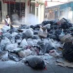 Se pudre la ciudad de Oaxaca entre montones de basura.