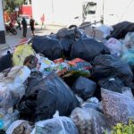 Vecinos bloquean otra vez con basura calles de la ciudad de Oaxaca