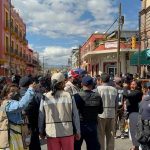 Ambulantes y policías se enfrenan en el centro de la ciudad de Oaxaca