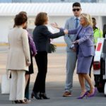 Llega Jill Biden a México; la recibe Beatriz Gutiérrez esposa de López Obrador