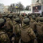 ‘Hemos resistido’, afirma Zelenski a un año de invasión rusa