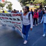 Grupo de normalistas marcha en la ciudad de Oaxaca y entrega peticiones