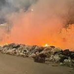 Se incendian toneladas de basura en riveras del río Atoyac, tiradero clandestino de la ciudad de Oaxaca