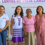 Entrega DIF Oaxaca lentes de vista cansada en municipios con alta marginación