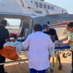 Realizan traslado aéreo de mujer con complicaciones de postparto desde Puerto Escondido a la Ciudad de Oaxaca.