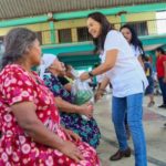 Regresa Irma Bolaños a entregar dotaciones alimentarias a la población de la Sierra Juárez