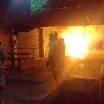 Se incendian al menos cuatro locales de la Central de Abasto de Oaxaca
