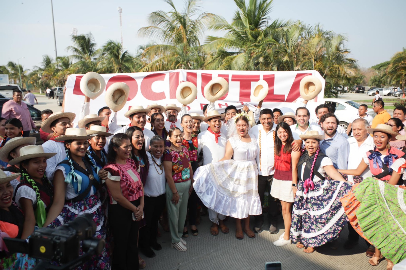 Claudia Sheinbaum fue recibida con bailes de sus simpatizantes en Oaxaca