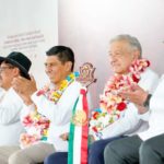 Inauguran Presidente de México y Gobernador de Oaxaca el camino rural de Coatecas Altas a San Juan Lachigalla