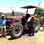 Compañía Minera Cuzcatlán entrega tractor a organización de productores agrícolas en San José del Progreso